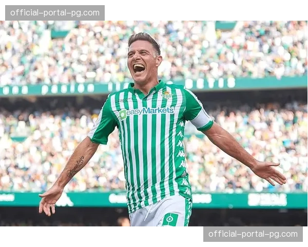 西班牙警方破获一起涉及西甲球员的赌博案，一名现役后卫被传讯