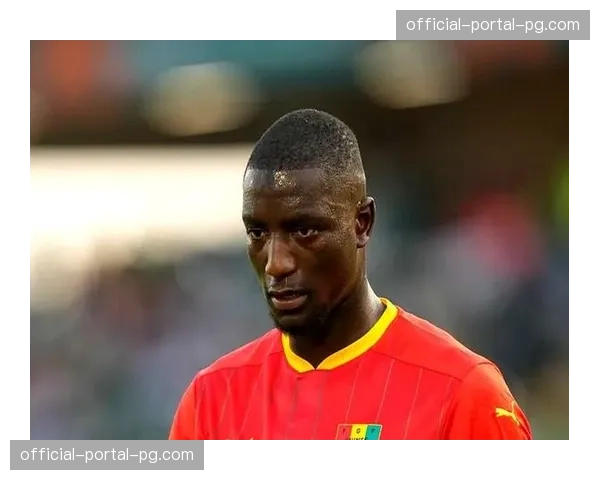 德甲即时：斯图加特前锋吉拉西半场伤退，疑似大腿肌肉问题